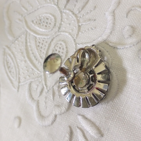 Vintage Starburst button design w large faceted rhinestone screwback earrings - Picture 8 of 11